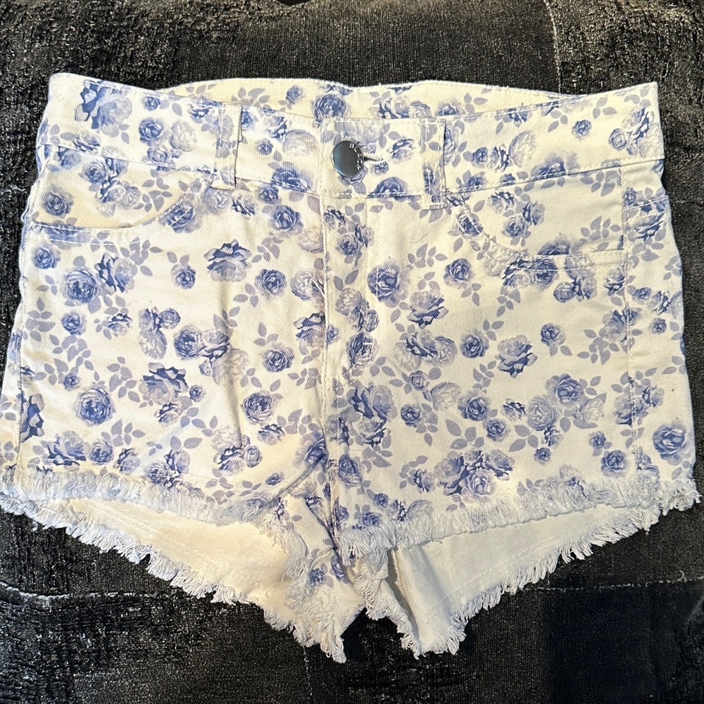Floral Frayed Hem Jean Shorts - White with Blue Floral